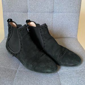 Pretty Ballerinas Studded Suede Booties
